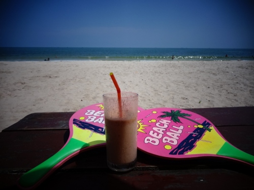 Beach ball & banana-chocolate shake